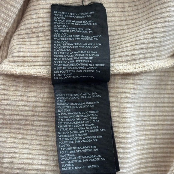 H&M Oatmeal Cream Long Sleeved Ribbed Top Mock Neck Turtleneck Sweater S - Picture 7 of 8